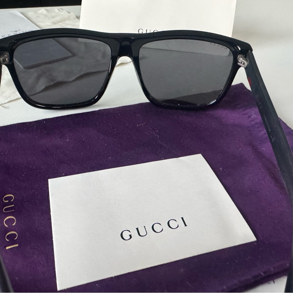 Gucci Dark-Tinted Oversized Sunglasses - Picture 5 of 5